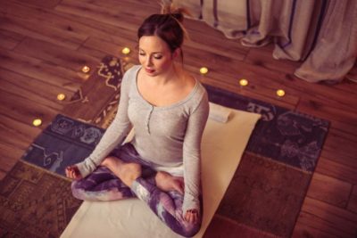 Здесь и сейчас: практикуйте медитацию осознанности и устанавливайте связь со Вселенной