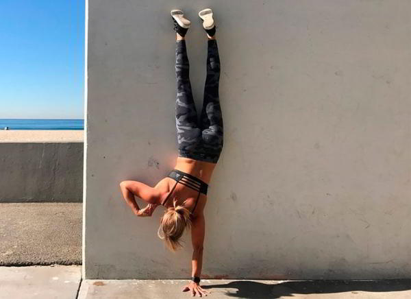 Как научиться стоять на руках