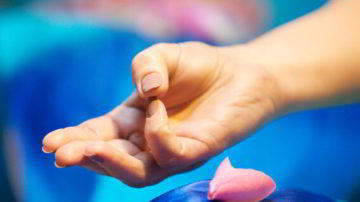 В чем помогает Буддхи-мудра?