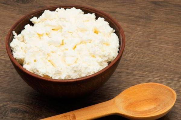 Творог на ночь: польза и вред