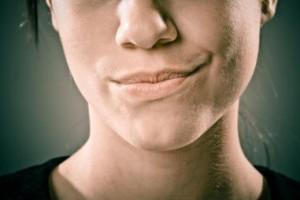 Почему растут волосы на подбородке у женщин