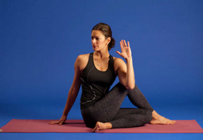 Начните заниматься йогой в домашних условиях с этими простыми упражнениями