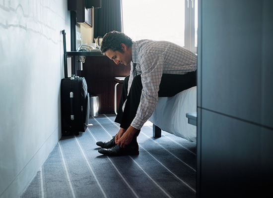 Командировочный фитнес: тренировка с чемоданом