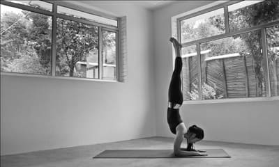 Пинча Маюрасана: мощная поза в йоге для продвинутых