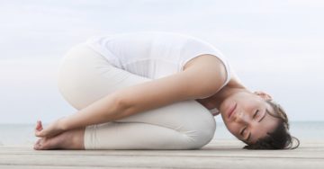 Как можно заниматься йогой при месячных: важные советы и рекомендации