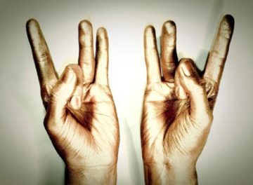 Правильное выполнение Сурья-мудры для стройности