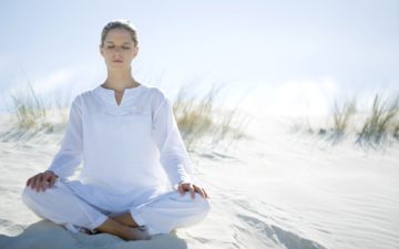 Здесь и сейчас: практикуйте медитацию осознанности и устанавливайте связь со Вселенной