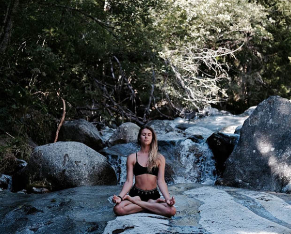 Медитация, которая поможет справиться с «обезьяньим умом» и навязчивыми мыслями Медитация, которая поможет справиться с «обезьяньим умом» и навязчивыми мыслями